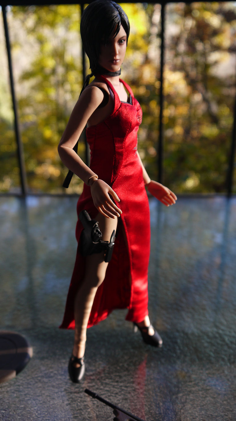 Illustration for article titled Hot Toys' Ada Wong Is Lovely, But Can She Pull Off That Dress?